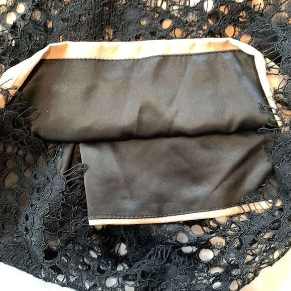 NWOT BARDOT | Serpentine Lace Deep V Neck Nude Black Mini Cocktail Dress 4 XS - Picture 9 of 9